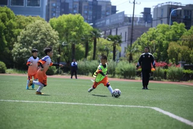 穆迪25分青岛加时胜天津 顾全40分深圳胜山东